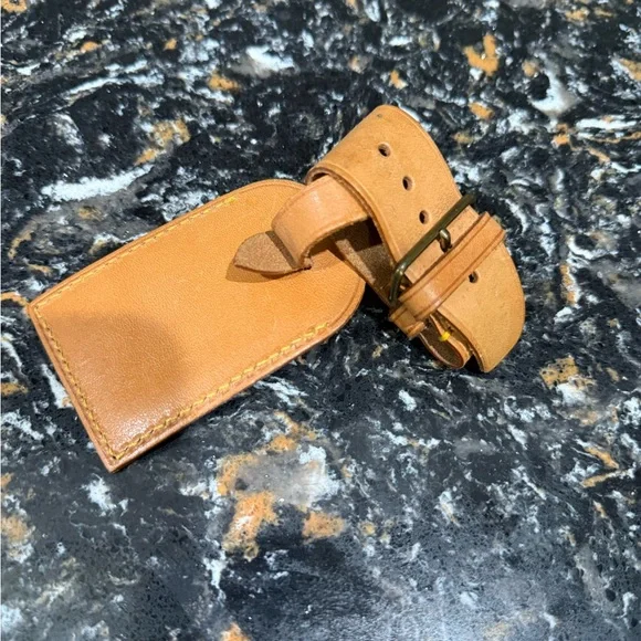 LOUIS VUITTON Brown Leather Luggage Tag and Poignant - Picture 3 of 4